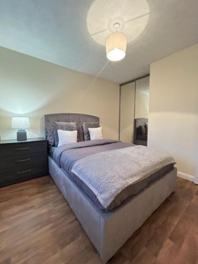 Quiet Cosy 2 Bedroom Home - Near Princess Royal Hospital